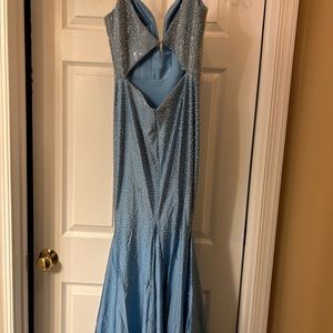 Worn once!! So pretty